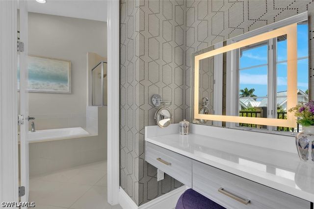 684 10th AVE S D1, Naples, FL 34102