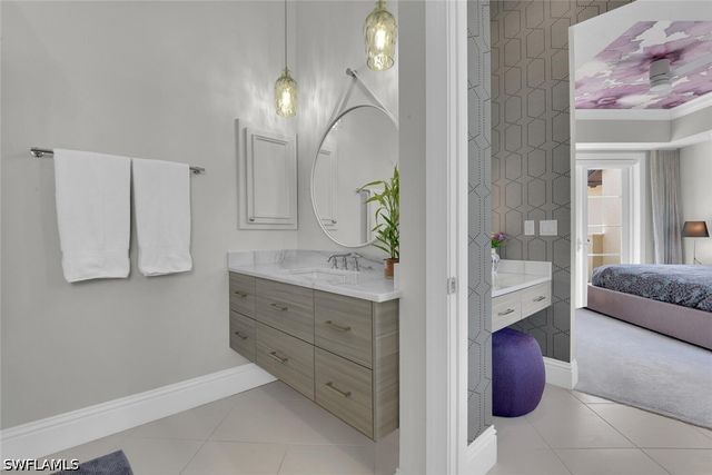 684 10th AVE S D1, Naples, FL 34102