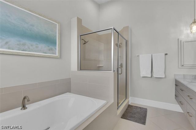 684 10th AVE S D1, Naples, FL 34102
