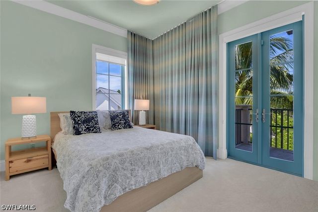 684 10th AVE S D1, Naples, FL 34102