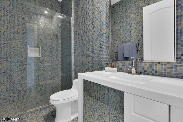 684 10th AVE S D1, Naples, FL 34102