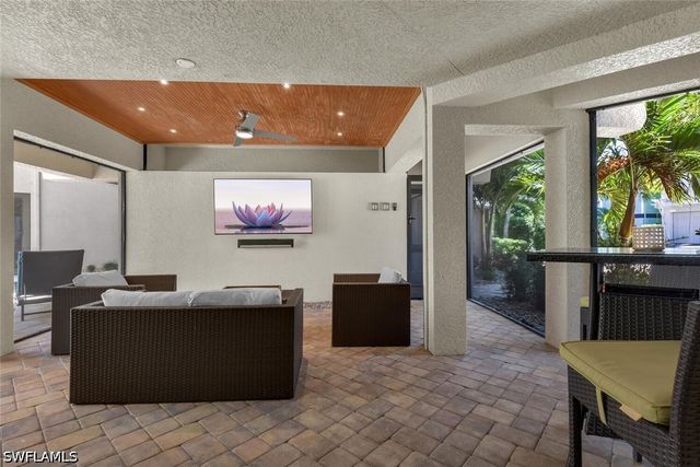 684 10th AVE S D1, Naples, FL 34102