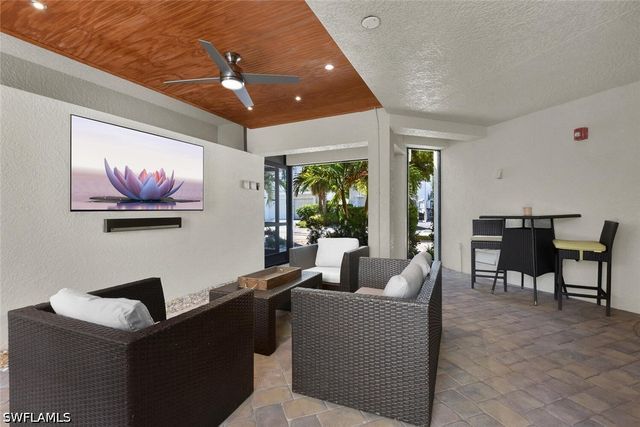 684 10th AVE S D1, Naples, FL 34102