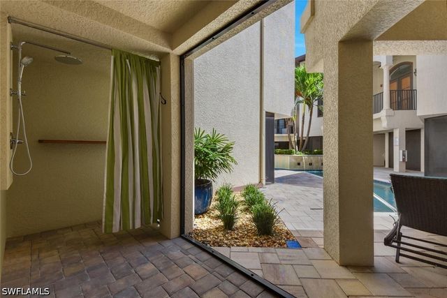684 10th AVE S D1, Naples, FL 34102