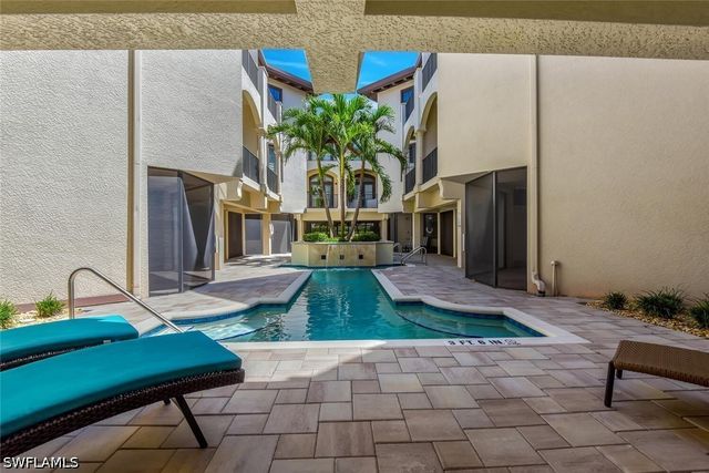 684 10th AVE S D1, Naples, FL 34102