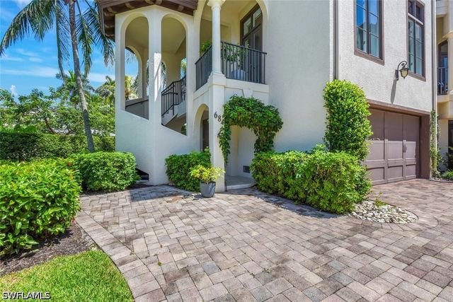 684 10th AVE S D1, Naples, FL 34102