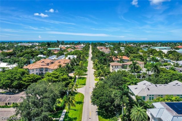 684 10th AVE S D1, Naples, FL 34102