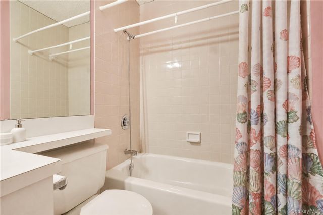 71-48 162nd Street 3, Fresh Meadows, NY 11365