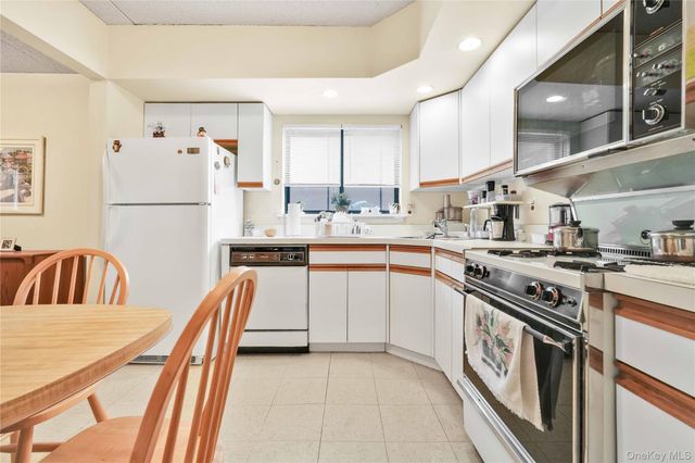 71-48 162nd Street 3, Fresh Meadows, NY 11365