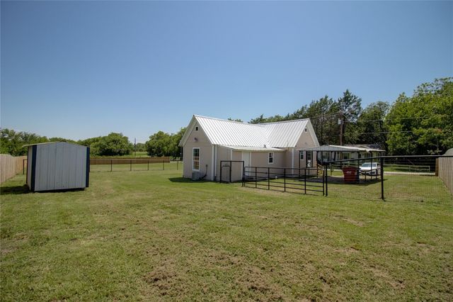 605 Orange Avenue, Farmersville, TX 75442
