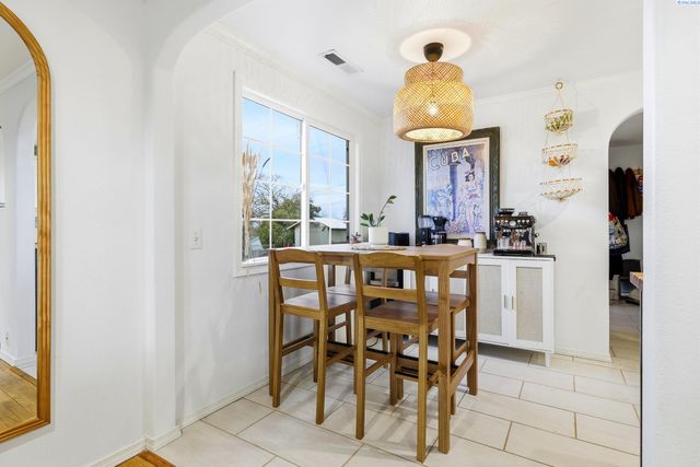 1204 N Neel Loop, Kennewick, WA 99336