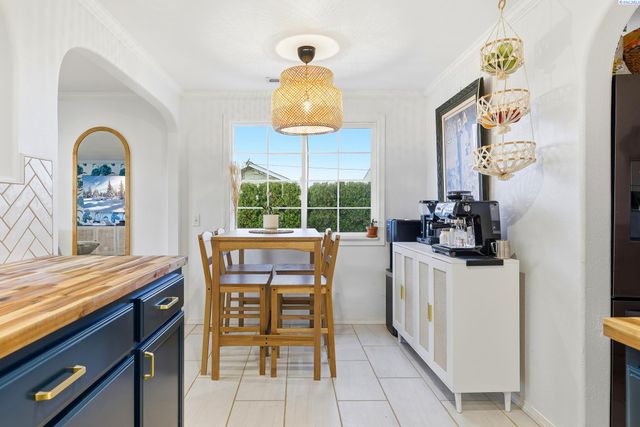 1204 N Neel Loop, Kennewick, WA 99336