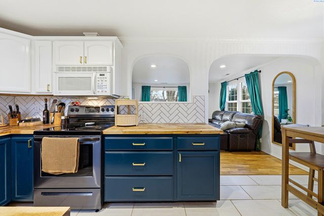 1204 N Neel Loop, Kennewick, WA 99336