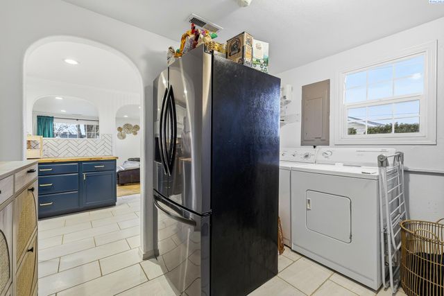 1204 N Neel Loop, Kennewick, WA 99336