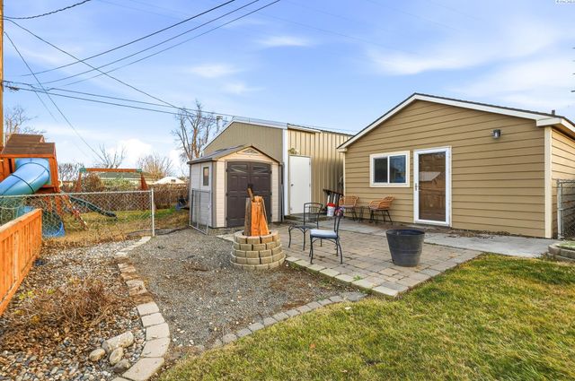 1204 N Neel Loop, Kennewick, WA 99336