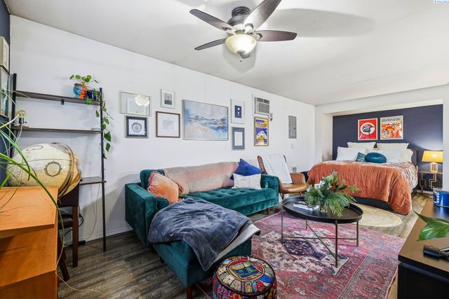 1204 N Neel Loop, Kennewick, WA 99336