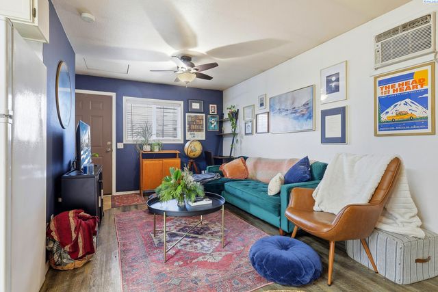 1204 N Neel Loop, Kennewick, WA 99336