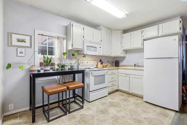 1204 N Neel Loop, Kennewick, WA 99336