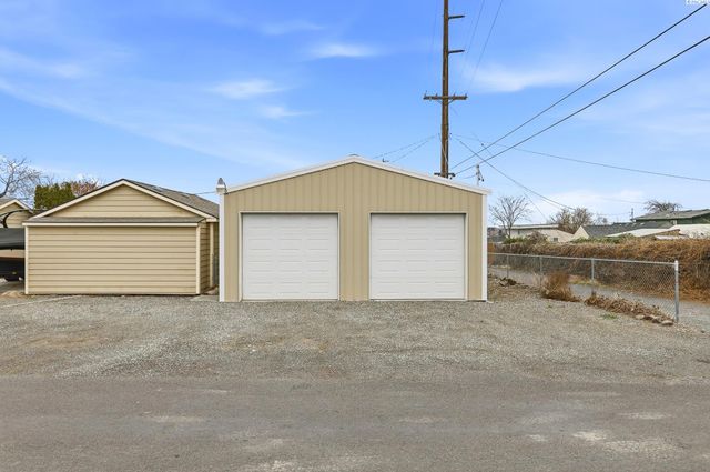 1204 N Neel Loop, Kennewick, WA 99336