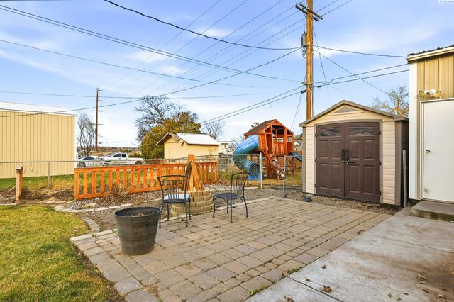 1204 N Neel Loop, Kennewick, WA 99336