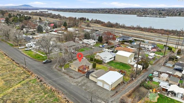 1204 N Neel Loop, Kennewick, WA 99336