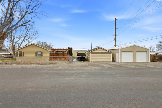 1204 N Neel Loop, Kennewick, WA 99336