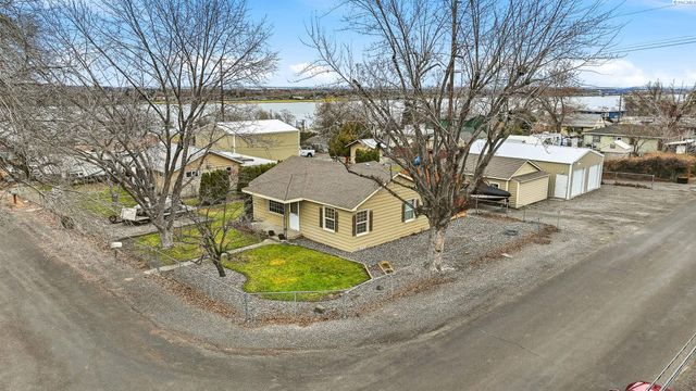 1204 N Neel Loop, Kennewick, WA 99336