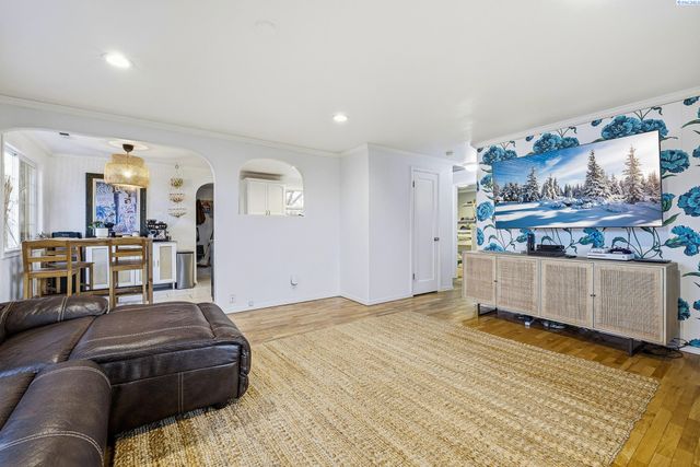 1204 N Neel Loop, Kennewick, WA 99336