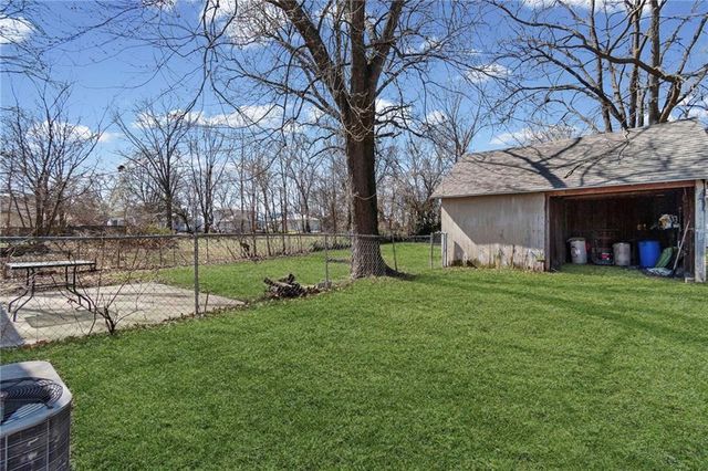 213 N 4TH Street, Clinton, MO 64735