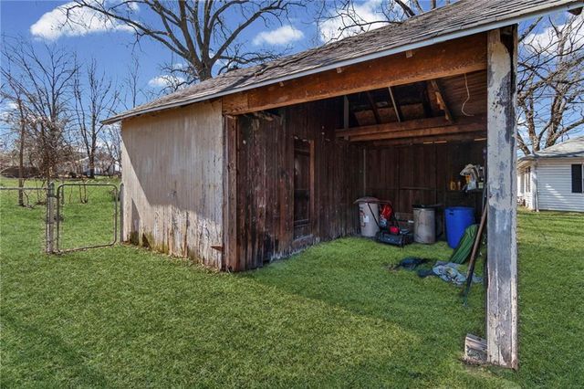 213 N 4TH Street, Clinton, MO 64735