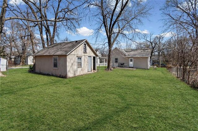 213 N 4TH Street, Clinton, MO 64735