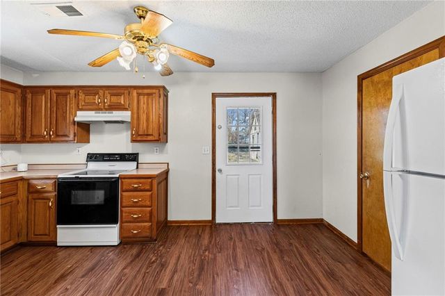 213 N 4TH Street, Clinton, MO 64735