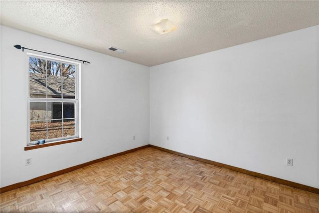 213 N 4TH Street, Clinton, MO 64735