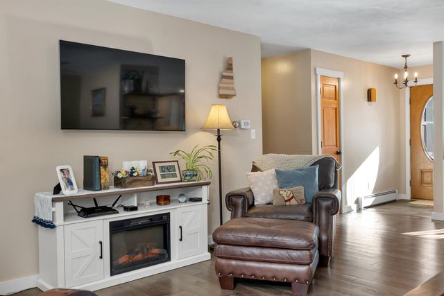 92 Milton Road, Farmington, NH 03835