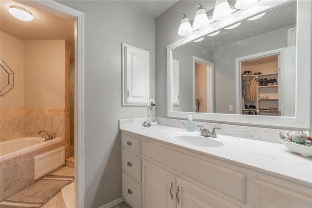 10001 Harvest Hills Road, Oklahoma City, OK 73162