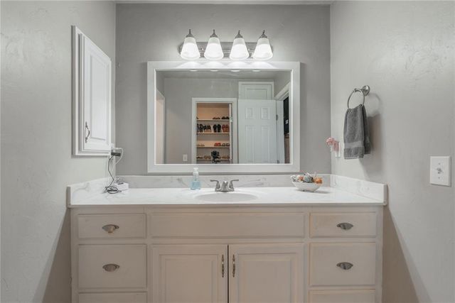 10001 Harvest Hills Road, Oklahoma City, OK 73162