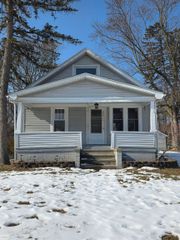 20511 Beatrice Street, Livonia, MI 48152