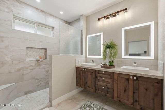 14689 N Windshade Drive, Oro Valley, AZ 85755