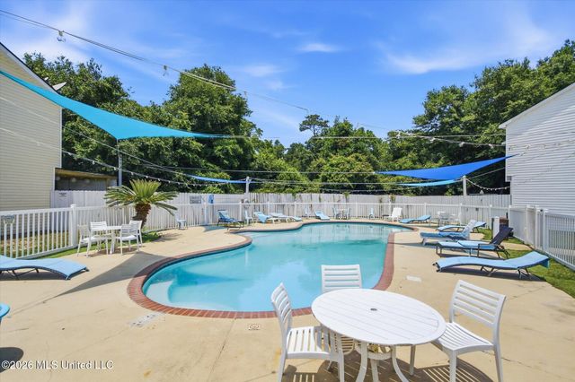 1283 Century Oaks Drive, B, Gulfport, MS 39507