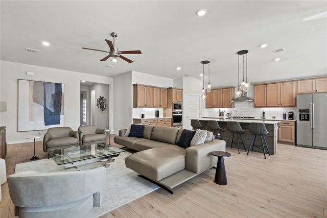 452 leopold, Waxahachie, TX 75165