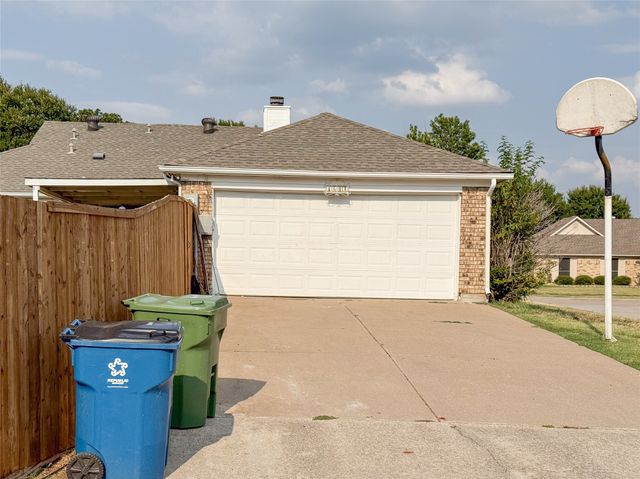 1602 Autumn Breeze Lane, Lewisville, TX 75077