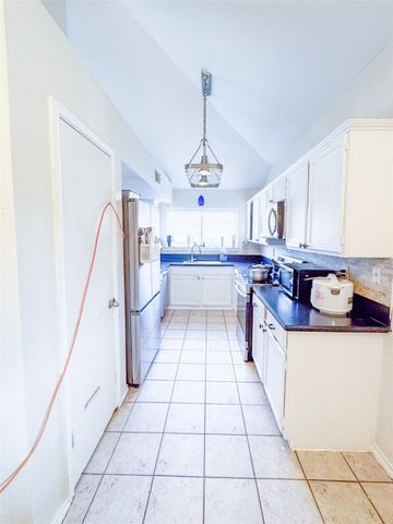 1602 Autumn Breeze Lane, Lewisville, TX 75077