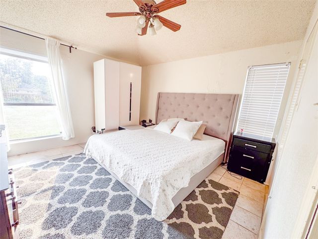 1602 Autumn Breeze Lane, Lewisville, TX 75077