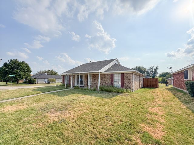 1602 Autumn Breeze Lane, Lewisville, TX 75077