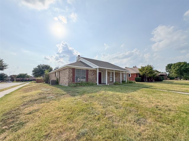 1602 Autumn Breeze Lane, Lewisville, TX 75077