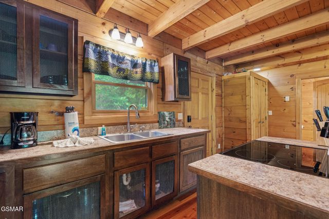 3823 Dollys Drive, Sevierville, TN 37876