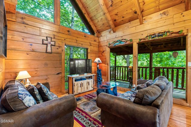 3823 Dollys Drive, Sevierville, TN 37876