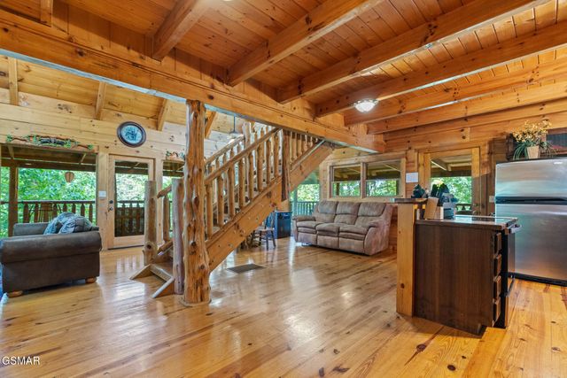 3823 Dollys Drive, Sevierville, TN 37876