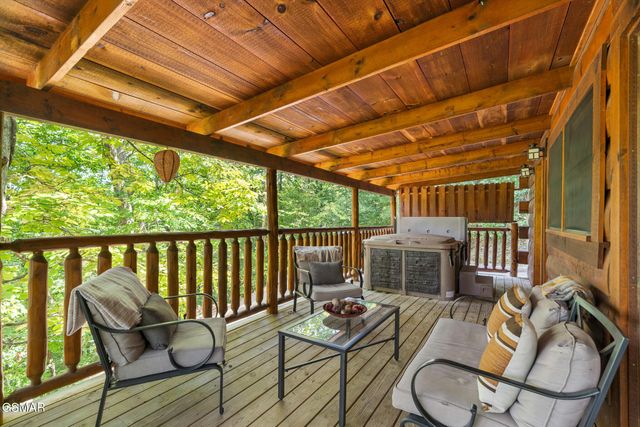 3823 Dollys Drive, Sevierville, TN 37876