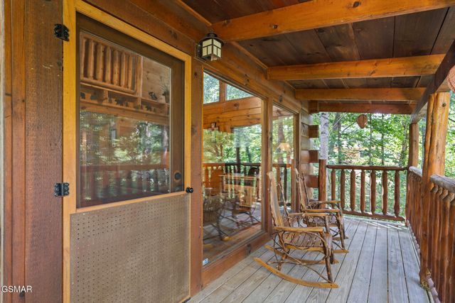 3823 Dollys Drive, Sevierville, TN 37876